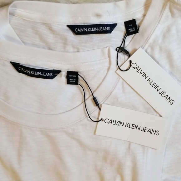 CALVIN KLEIN JEANS Cropped Solid Muscle Tee - Picture 9 of 10